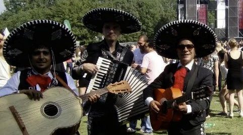 Dj die voor je evenement komt en muziek speelt